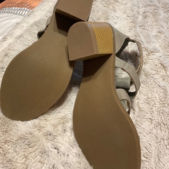 MADDEN Girl Block Heel Ankle Sandals in Dark Gray, Size 8 - Picture 2 of 3